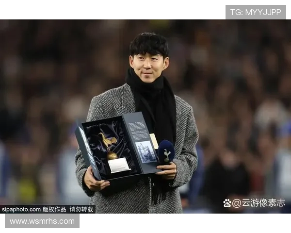 英超灰黑竖条纹球衣是哪支球队的？